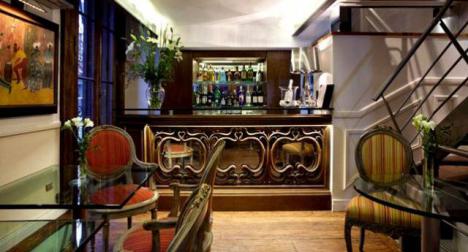 El bar del San Telmo Luxury Suites con referencias italianizantes