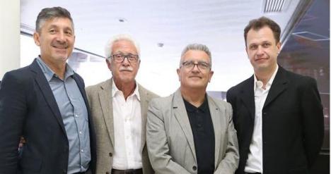 De Izq. a Der.:en la presentacin, Miguel Jurado, Carlos Sallaberry, Roberto Converti y Matas Glusberg, integrantes del Comit de la Bienal