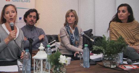 Anne-Julia Rollet, Gonzalo Sozzo y Andrea Valsagna junto a la moderadora de la charla, Romina Kippes (de izquierda a derecha). Foto: Gentileza Pablo Aguirre.