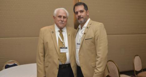 De Izq. a Der: Phil Yeaguer, fundador de Century 21 y Roberto Vivaldo, Presidente para Argentina