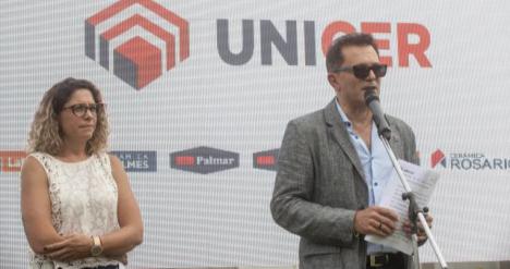A la izq Arq. Beln Salvetti y en el centro Claudio Moretto, director del Grupo Unicer.