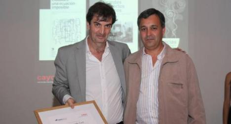 Premios Ventanas al Futuro 2012 - Difusin de Arquitectura y urbanismo - Arq. Marcelo Corti - Entrega Arq. Flavio Morales