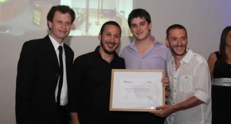 Premios Ventanas al Futuro 2012 - Diseo Innovador - D.I. Cristian Cavallini, Hernn Rizzo y Matas Goldemberg - Entrega Matas Glusberg