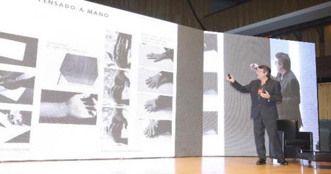 Octavio Mestre dando su conferencia