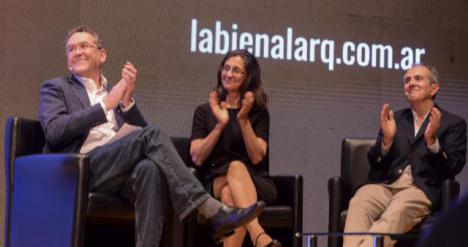 Rafael Pelli, Susana La Porta Drago y Axel Zemborain en el homenaje a Csar Pelli en la XVII Bienal de Arquitectura Buenos Aires 2019