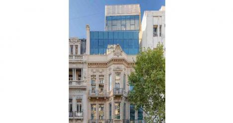 Un edificio puesto en valor sobre Avenida de Mayo al 1100