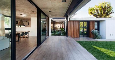 Jumbo Line en Vivienda diseada por Etchart Garganta Arquitectura